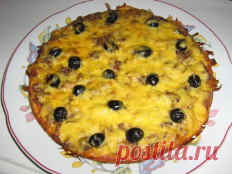 Быстрая пицца рецепт с фото пошагово как приготовить Друзья, в нашем меню - быстрая пицца Аппетитная. Так как эта выпечка часто употребляется и в будни, и в праздники, то вызывает интерес вопрос: как готовить пиццу в домашних условиях. Так что не будем долго думать, что приготовить на обед, а вплотную займемся приготовлением этой вкусной и красивой выпечки…