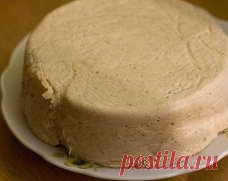 Вкусная домашняя халва
Перепробовала огромное количество рецептов халвы и всё не то! То муки много, то сахара. Наконец, после нескольких неудач, удалось сделать настоящую халву, как в детстве.
Можно, конечно, купить в магазине, но домашняя лучше! Рекомендую!
Ингредиенты:
2 стакана очищенных семечек
1,5 стакана муки
1 стакан сахара
0,5 стакана воды
150 мл подсолнечного масла
Приготовление:
Семе