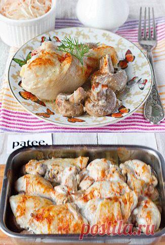 Курица, запечённая в сметане, с шампиньонами и чесноком | Ваши любимые рецепты