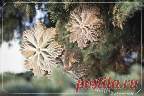 Винтажные снежинки из старых книг, газет и журналов