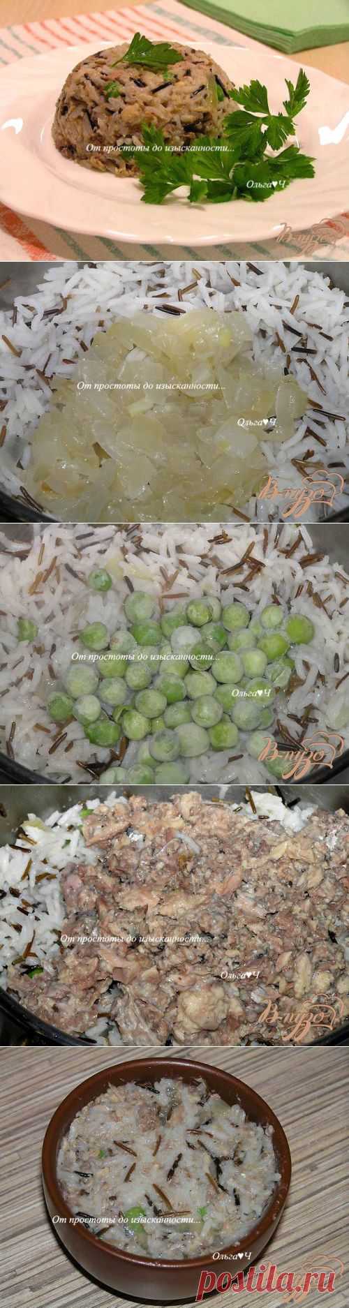 Дикий и пропаренный рис с зеленым горошком и сайрой