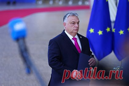 Орбан заявил о прерывании переговоров ЕС с Украиной из-за венгерских интересов. Премьер-министр Венгрии Виктор Орбан заявил, что Будапешт прервет переговоры Европейского союза (ЕС) с Украиной, если они будут угрожать интересам Венгрии. По его словам, в таком случае он «нажмет на ручной тормоз» и за финансовые и экономические последствия плохого решения ЕС венгры расплачиваться не будут.