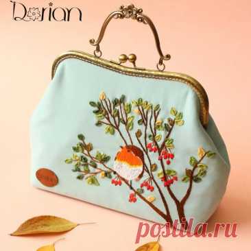Вышивка на сумках: идеи для вдохновенного творчества Вышивка на сумках: идеи для вдохновенного творчестваВышить можно как готовую сумку, так и ту, которую вы только собираетесь шить.