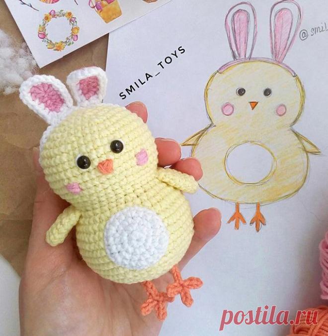 Бесплатный мастер-класс по вязанию Цыплёнок в костюме кролика крючком. Автор описания - @smila_toys. 🧶Схемы вязания игрушек IRINELY.ART🧵