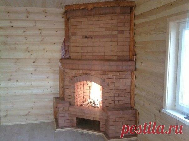 Фундамент для камина: виды и принцип заливки 

Общий вес каминной конструкции в среднем составит не менее 600 кг, а в большинстве случаев — более тонны, поэтому для камина потребуется собственный независимый фундамент. Много проще соорудить фундамент для камина еще при возведении дома, иначе построить его будет достаточно сложно. 
Если предполагается строительство камина в здании завершенной постройки, то потребуется привлечение специалистов, способных рассчитать нагрузку ...