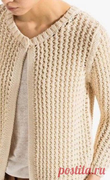 Кардиган (узор) спицами
#спицы #вязаный_узор #узор_спицами #вязаный_кардиган #кардиган_спицами

Для вязания этого узора необходимо четное количество петель. Каждый второй ряд (изнаночная сторона вязаного полотна) вяжется всегда одинаково, а именно: все петли провязываются изнаночными петлями. Лицевой ряд также вяжется всегда, одинаково, как показано на схеме условные обозначения для вязания первого ряда.