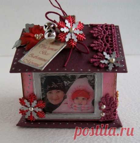 ​Фоторамка в виде семейного домика