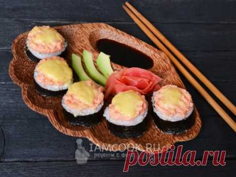 Запеченные роллы с курицей — рецепт с фото Домашний рецепт запеченных роллов. Роллы готовятся с курицей, сливочным сыром, авокадо и свежим огурцом.