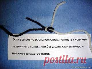 Надежный способ соединения ниток
Работница трикотажной фабрики поделилась этим способом соединения ниток или по-другому называется  - промышленный узелок.
Если нитки шерстяные или хлопковые можно и спрятать кончики в полотне. Они не выскользнут. А при вязании вискозой, шелком, нейлоном и другими упругими и скользкими нитками, то места их заправки очень заметны и кончики выскальзывают. Еще узелки от движения полотна могут случайно развязаться. Так что приходится обрезать кончики, чтобы не было л