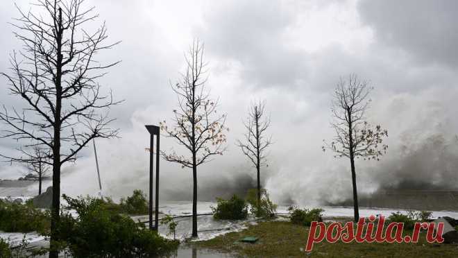 Режим ЧС введен из-за шторма на территории 10 муниципалитетов Крыма. Режим чрезвычайной ситуации введен из-за шторма на территории 10 муниципальных образований Крыма, еще в трех муниципалитетах установлен режим угрозы ЧС. Об этом сообщил глава Крыма Сергей Аксенов в своем Telegram-канале. Режим ЧС был ...