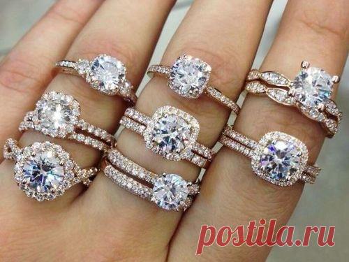 Кольцо на пальце: приметы и суеверия