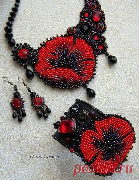Различные кристаллы Сваровски и вышивка бисером. | Beadwork, Embroidery