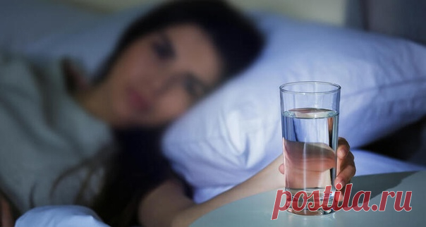 Польза стакана воды на ночь

Ежедневный приём воды перед сном оказывает пользу всему организму, а именно:

— Стабилизирует работу сердечной мышцы.
Показать полностью...