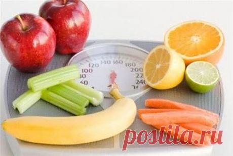 12-дневная зимняя диета

Зимой из-за недостатка солнечного света многие процессы в нашем организме замедляются, в результате чего появляются сонливость, апатия, снижение работоспособности. Поэтому мы зачастую интуитивно стремимся поддержать себя шоколадом, сладким кофе, пирожными и булочками. Эти продукты содержат углеводы, которые способствуют выработке серотонина, подавляющего нервное напряжение и депрессию.