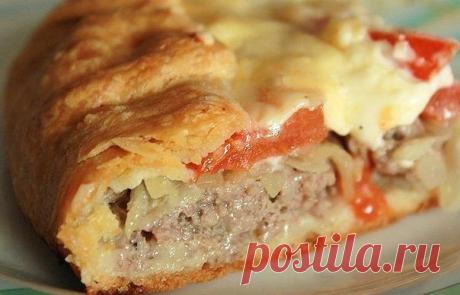 Все, кто пробовал этот пирог, восклицают: «Это просто восторг!». Нежное картофельное тесто и много-много сочной и ароматной начинки. Причём пирог вкусен как горячий, так и холодный. Советую попробовать! Рецепт здесь ➨