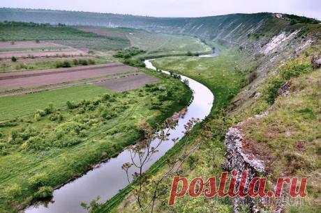 Молдавские пейзажи Несколько снимков разных лет, дающих представление об этом живописном крае с довольно мягким климатом, плодородными почвами и трудолюбивыми, гостепреимными жителями, среди которых много поистинне тала...