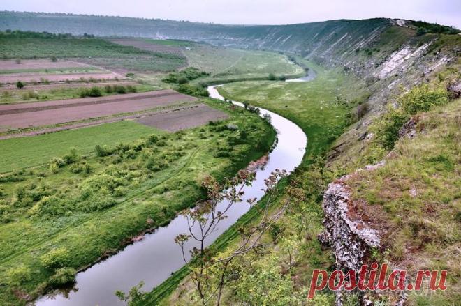 Молдавские пейзажи Несколько снимков разных лет, дающих представление об этом живописном крае с довольно мягким климатом, плодородными почвами и трудолюбивыми, гостепреимными жителями, среди которых много поистинне тала...