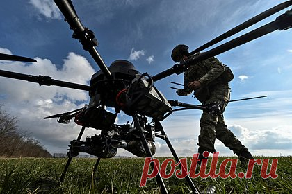 В США рассказали о применении «Вампиров» ВСУ. Вооруженные силы Украины (ВСУ) применили поставляемую из США систему борьбы с беспилотниками VAMPIRE («Вампир») для поражения дрона-камикадзе, пишет The War Zone. В состав комплекса входит пусковая установка, вмещающая четыре ракеты, обзорно-локационная станция и система управления огнем.