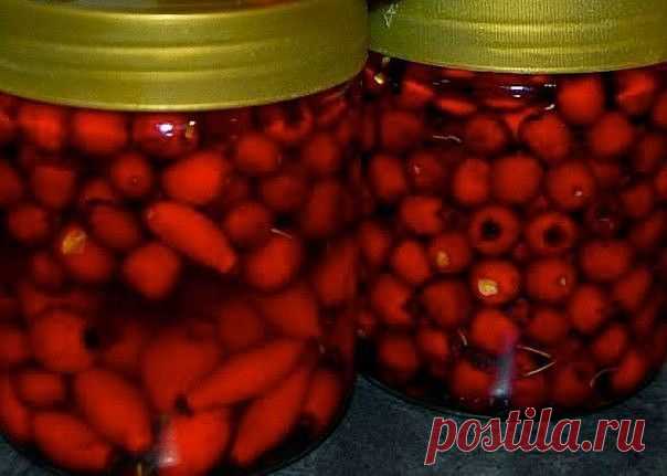 РЕЦЕПТ ОТ ГИПЕРТОНИИ!

Благодаря маминому рецепту мы с мужем забыли про гипертонию
Расскажу, как лечила мужа от гипертонии — у него было давление 220/180. Он пил лекарства, делал уколы — помогало, но при этом все его пенсионные уходили на это лечение. Жили на мою пенсию,
еле сводили концы с концами. Моя мама, глядя на все это, решила зятя лечить иначе. Она у меня была травница, прожила 90 лет. Многому меня научила. Но главное: давление у мужа — ему 69 — держится на отметке...
