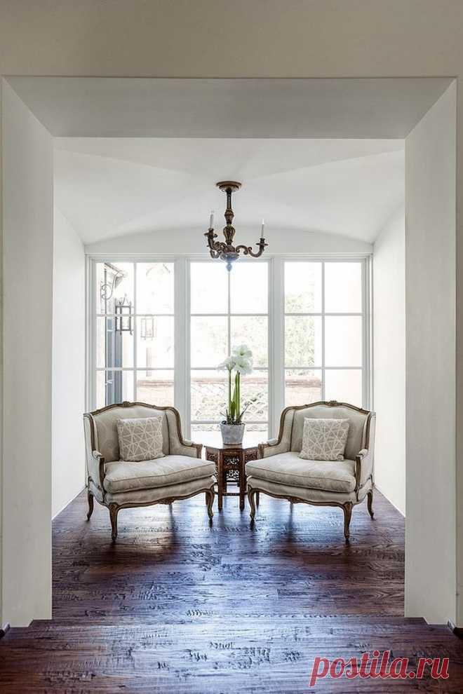 Роскошный классический интерьер в переделанном историческом доме