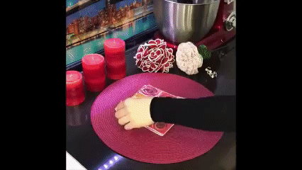 Бабочка из салфетки. Оригинальная идея для декора праздничного стола.
