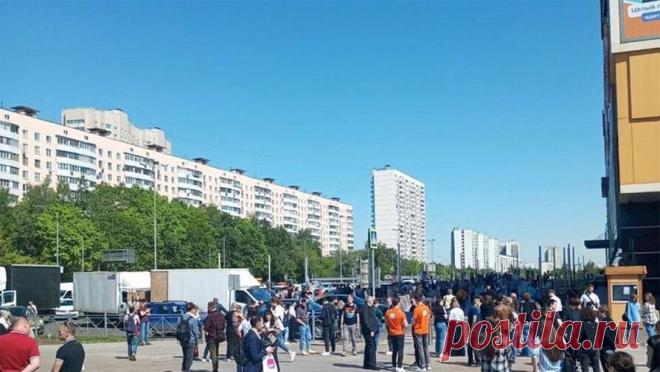 На юге Москвы эвакуируют торговый центр. На юге столицы эвакуировали посетителей и персонал торгового центра Columbus. Об этом сообщает Telegram-канал "Осторожно, Москва". "Очевидцы сообщают об эвакуации ТЦ Columbus возле станции метро "Пражская" в ...