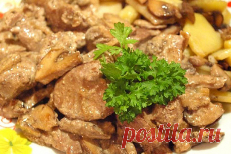 Куриная печень с грибами в сметане
