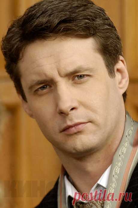 Александр Макогон — биография, фильмография, фотографии актёра Родился 8 февраля 1973г. в Донецке (УССР). Окончил ГИТИС (курс А. Гончарова). С 1995г. - актер Театра им. Вл. Маяковского.