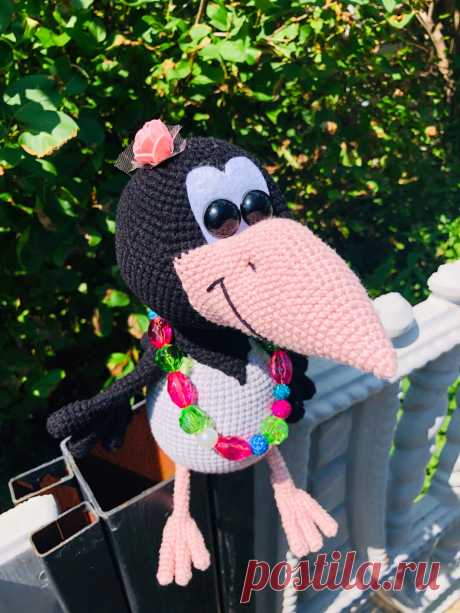 PDF Ворона Алёна крючком. FREE crochet pattern; Аmigurumi bird patterns. Амигуруми схемы и описания на русском. Вязаные игрушки и поделки своими руками #amimore - ворона, ворон, птица, птичка.