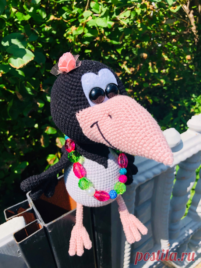 PDF Ворона Алёна крючком. FREE crochet pattern; Аmigurumi bird patterns. Амигуруми схемы и описания на русском. Вязаные игрушки и поделки своими руками #amimore - ворона, ворон, птица, птичка.