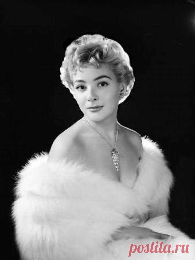 Сильвия Пиналь, 12 сентября, 1931
 • 28 ноября 2024