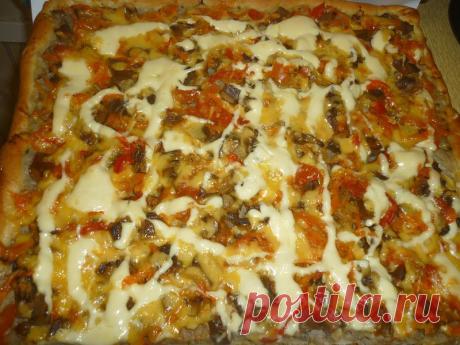 Пицца из слоеного теста. Быстро, сытно, вкусно