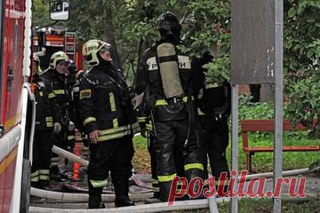 Взрыв произошел в жилой пятиэтажке в российском городе. В Кировском районе Волгограда произошел взрыв в пятиэтажном жилом доме. По сведениям издания V1.ru, все произошло утром в понедельник, 22 мая, на территории жилищного комплекса «Колизей». Предположительно, после взрыва в доме начался пожар. К месту происшествия были направлены экстренные службы.