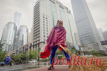 Китаю предрекли эпоху экономического застоя. В ближайшие несколько десятилетий экономика Китая вступит в эпоху затяжного застоя, ежегодный рост ВВП азиатской страны будет составлять не более трех процентов. Это обстоятельство не позволит Пекину обойти Вашингтон и стать крупнейшей экономикой в мире. Одним из главных барьеров станет высокий уровень безработицы.