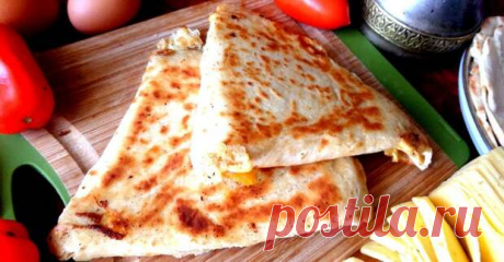 7 рецептов быстрых пирожков из лаваша - БУДЕТ ВКУСНО! - медиаплатформа МирТесен Пирожок из лаваша (еще их называют конвертиками или треугольниками из лаваша) представляет собой свернутый и начиненный начинкой лаваш, который потом еще обжаривается на сковороде. Но прежде чем переходить к самим рецептам, заметим, что завернуть лаваш нужно так, чтобы он нигде не проток и не