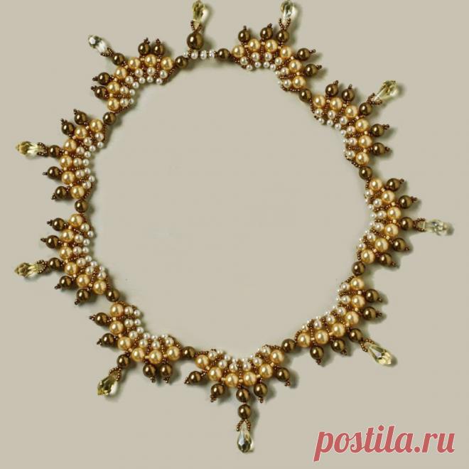 Красивое колье на выход.