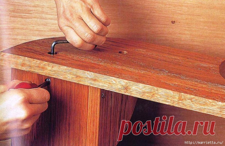 Как сделать стильное кресло с откидной спинкой из поддонов