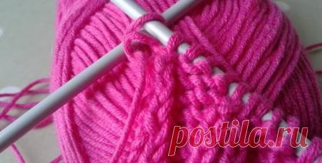 Как соединить нити при вязании спицами: ткацкий узел и безузелковый способ... Каждая любительница вязания периодически сталкивается с проблемой под названием "Нитка закончилась"! Каждая любительница вязания периодически сталкивается с проблемой под названием «Нитка закончилась». И тут же возникает другая проблема: как соединить нити, чтобы было аккуратно и с лицевой стороны, и с изнаночной. Также мастерицы ищут способы соединения...