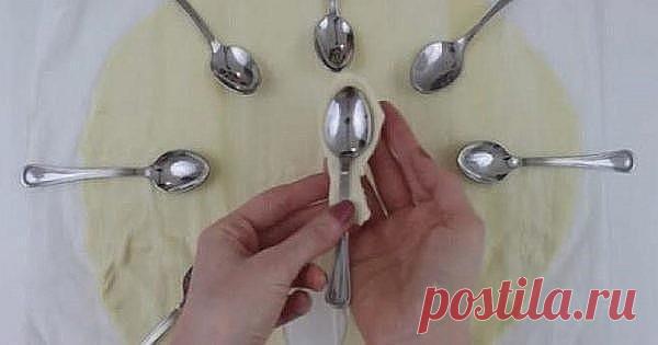 Моя подружка заворачивает ложечки в тесто и отправляет в духовку… Результат?