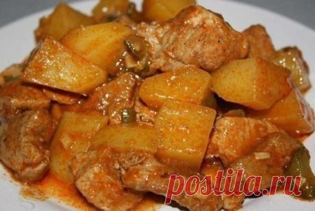 Азу! Очень вкусно)
▬▬▬▬▬▬▬▬▬▬▬▬▬▬▬▬▬▬▬▬▬▬▬▬▬
-говядина или курица - 400 гр.;
-соленые огурцы - 5-6 шт..;
-луковица - 1 шт.;
-сметана нежирная - 200 гр.
-раст масло 1 ст л

Приготовление:
Обжариваем мясо с луком. Чуть чутьСолим, добавляем мелко нарезанные огурцы, немного тушим что бы огурцы дали сок.
Добавляем сметану, если слишком густо то добавляем немного воды, приправляем специями и тушим 20 минут. Готово!
#блюда_из_мяса@mir_kulinara