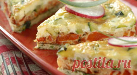 Омлет "Три вкуса".
Ингредиенты:
веточки петрушки – 4 шт.
кабачок весом – 500 гр.
толченый чеснок – 2 зубчика
яйцо – 12 шт.
перец сладкий красный – 2 шт.
молотый мускатный орех – 1 ч. л.
стебли зеленого лука – 4 шт.
соль – по вкусу
масло растительное – 4 ст. л.