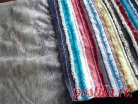 Как сшить рюкзак из старых джинсов и кромок ткани.
	
Хочу поделиться интересной идеей, которая меня последние три дня никак не отпускает. Как настоящий Плюшкин, я ничего не могу выбросить, даже малюсенький лоскуток. А кромочки тканей я собирала для одной своей подруги, которая из них шьет сумки. Таких кромок у меня накопилось уже два мешка, и я решила сшить себе рюкзак.
Выкройка рюкзака представляет собой:
1). Прямоугольник 73*37, 
2). Донышко - овал 27*16, 
3). две лямки ...