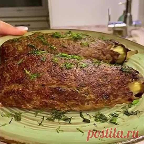Наша семья уже давно не покупает соленую скумбрию или селедку в магазине, домашняя засолка намного вкуснее, да и безопастнее. Потрясающая рыбка получается! Хочется еще, и еще... Рекомендую!
Ингредиенты:
 
1 кг скумбрии ИЛИ селедки
0,5 литра воды
2 столовые ложки соли
1 столовая ложка сахара
Лавровый лист и черный перец горошком
Рецепт приготовления:
Налить воду в кастрюлю и поставить на огонь. Добавить соль и сахар, довести до кипения. Добавить лавровый лист и черный перец. Остудить рассол. Рыб