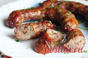ДОМАШНЯЯ КОЛБАСА В ФОЛЬГЕ

Самая вкусная из всех колбас – это, конечно же, домашняя колбаса, сделанная своими руками, без всяких вредных добавок и примесей.
Но вот проблема: не каждая хозяйка «горит желанием» заморачиваться с кишками. Это кропотливое дело не многих привлекает, особенно с непривычки.

Поэтому сегодня мы вам предлагаем очень простой и потрясающе вкусный рецепт настоящей домашней колбасы, которую можно приготовить без кишок, в фольге. Можно использовать также...
