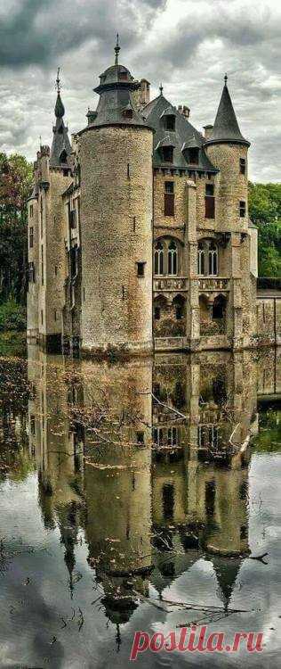 I love gemista, ancientorigins: Vorselaar Castle..Built in 1270...
