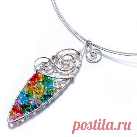 Цветотерапия -кулоны из бисера и проволоки.