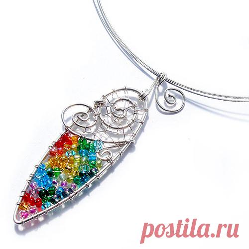 Цветотерапия -кулоны из бисера и проволоки.