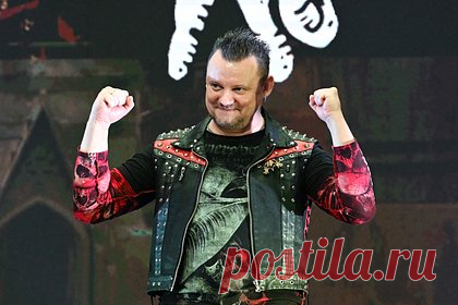 Бывший солист «Короля и Шута» записал песню с героями «Смешариков». Экс-солист группы «Король и Шут» Андрей Князев спел песню «Таверна» с героями мультсериала «Смешарики». Певец записал саундтрек к полнометражному фильму «Смешарики снимают кино», который представляет собой сборник коротких новелл. Автор музыки и текста Сергей Васильев отметил, что вдохновлялся ирландскими мотивами.