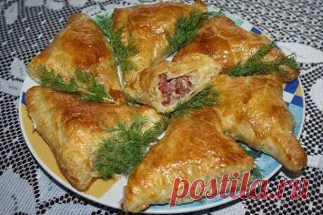 Слоенная пицца с копченной колбасой.Безумно вкуснo!! Быстро, легко и ОЧЕНЬ вкусно! Рецепт совсем простой. !! Более подробно о рецепте можете узнать в источникe: шеф-повар Одноклассники, по ссылке fastppc.net/91bd2  Рекомендуем посмотреть!!! Приятного аппетитa

Дорогие кулинары! Чтобы не потерять рецепт, жмите &quot;Класс!&quot;, а потом &quot;поделиться&quot;. Рецепт будет на вашей стене В Одноклассники. Всё ОК!