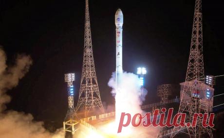 КНДР запустила баллистическую ракету в сторону Японского моря. Ракета упала в 250 км от исключительной зоны Японии, максимальная высота полета могла превысить 6 тыс. км. Ночью 17 декабря КНДР запустила еще одну ракету — малой дальности из Пхеньяна, она пролетела 570 км